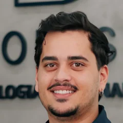 Dr. Caio Maradei, implantodontista da DentoEssence Santos